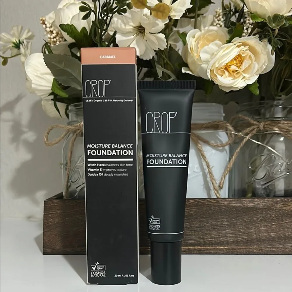 CROP - Moisture Balance Foundation - Caramel - NIB